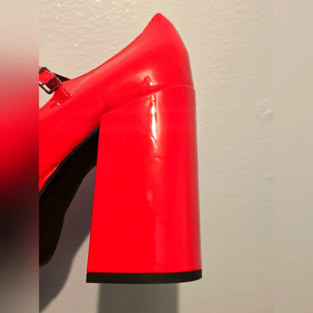 Wild Pair Red Platform Block Heel Pumps - Picture 3 of 7